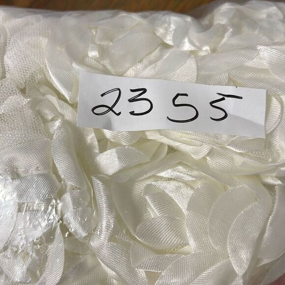 Two 18M dresses by OshKosh and Nannette baby. - Picture 12 of 12